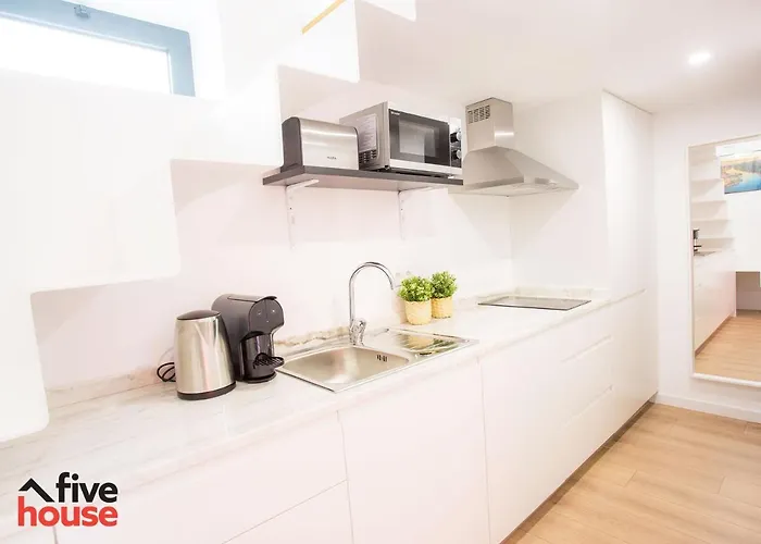 Five House 14a * Oporto